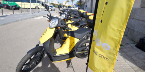 El servicio de moto eléctrica compartida llega a Cádiz