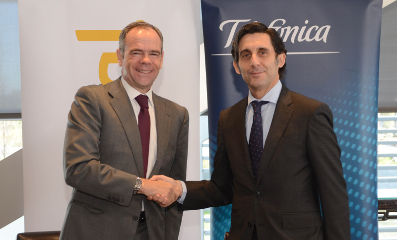 El consejero delegado de Ferrovial, Íñigo Meirás, y el presidente de Telefónica, José María Álvarez-Pallete, firmaron el acuerdo entre ambas compañías y que incluye la investigación en Big Data, Smart Cities e IoT.