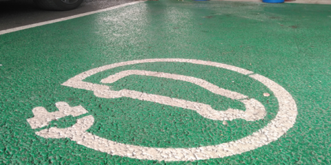 Asturias lanza ayudas a empresas para la instalación de puntos de recarga eléctrica