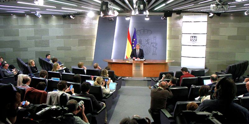 El portavoz del Gobierno, Íñigo Ménez de Vigo, durante la rueda de prensa posterior al Consejo de Ministros que autorizó la convocatoria de ayudas por valor de 80 millones de euros para proyectos I+D en TIC.