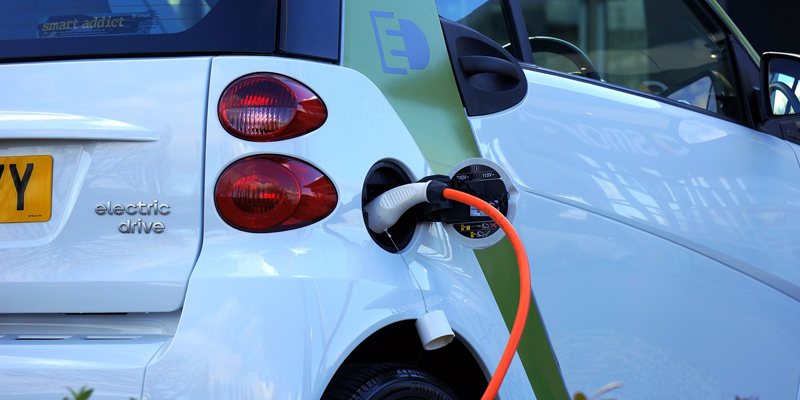 El crédito para financiar bienes eficientes energéticamente como vehículos eléctricos, están destinados a particulares y autónomos.