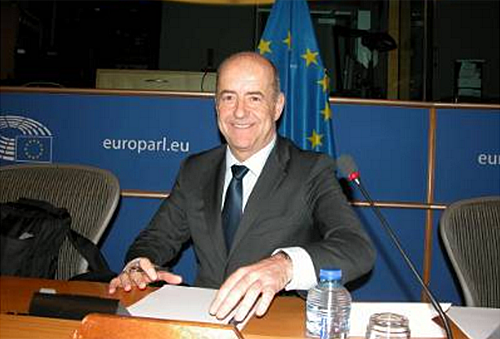 Pedro Ortega, del Gobierno de Canarias, ratificó en Bruselas la Declaración de Islas Inteligentes junto a otras 200 islas de la Unión Europea.
