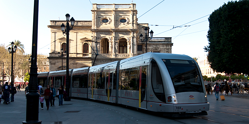 Sevilla sacará a concurso el servicio de alquiler de 15 coches eléctricos para la flota municipal, como parte de su Plan de Acción por el Clima y la Energía de Sevilla (PACES).