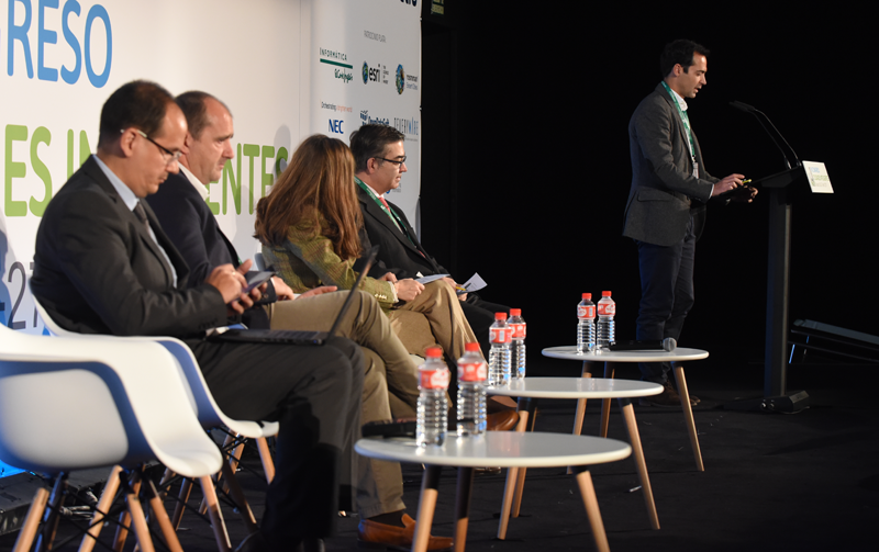 Pablo Macías, de Khora Consulting, durante su ponencia sobre la planificación inteligente de las ciudades a partir de las EDUSI.