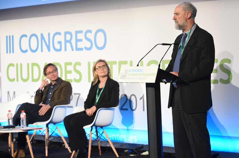 Luis Cueto durante su intervención en la inauguración del III Congreso Ciudades Inteligentes.