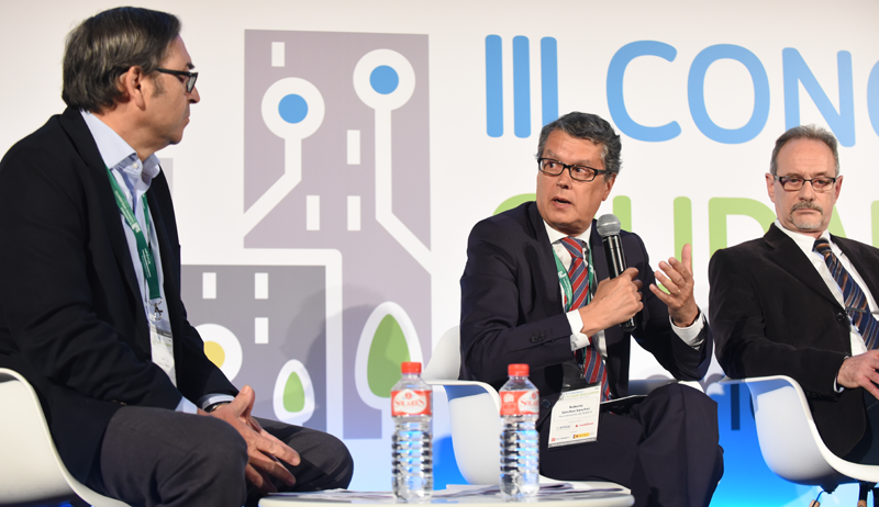 El Director General de Innovación y Promoción de la Ciudad del Ayuntamiento de Madrid, Roberto Sánchez, durante su intervención en la mesa redonda. 