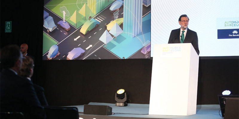 Mariano Rajoy, durante su intervención en la clausura de 'Connected Hub' dentro del Automobile Barcelona, donde destacó la importancia del vehículo eléctrico, conectado y autónomo. 
