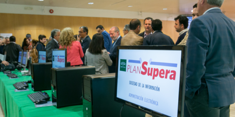 Los municipios de Sevilla podrán realizar vídeo-actas de sus plenos