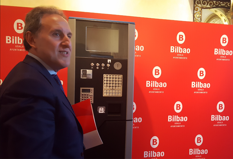 Presentación de la App 'Bilbao Park' para el teléfono móvil y de los nuevos parquímetros de control de la zona azul de Bilbao.