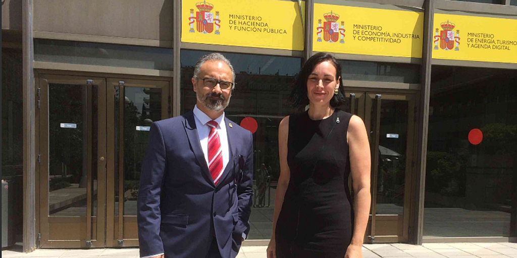 El alcalde de Caravaca de la Cruz, José Moreno, y la responsable de la EDUSI, Nuria Prior, mantuvieron una reunión en el Ministerio de Hacienda y Función Pública sobre los requisitos de la tercera convocatoria.