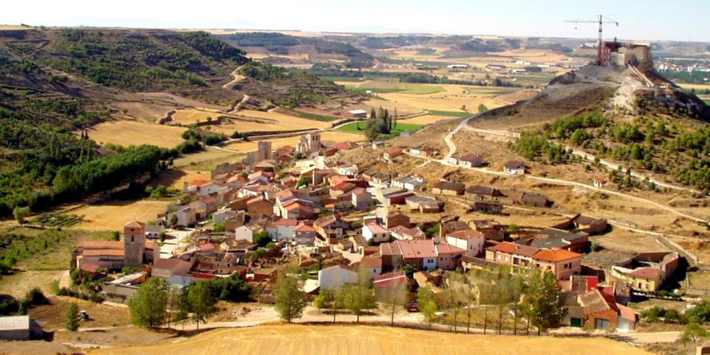 El proyecto de Castilla y León para el desarrollo de su territorio rural inteligente incluye la implantación de una plataforma de gestión y de sensores. Imagen aérea de Curiel de Duero (Valladolid).