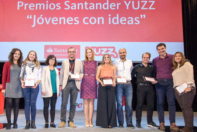 Ganadores de la edición pasada de los premios Santander YUZZ, que este año incorpora la categoría de innovación en tecnología disruptiva en España.