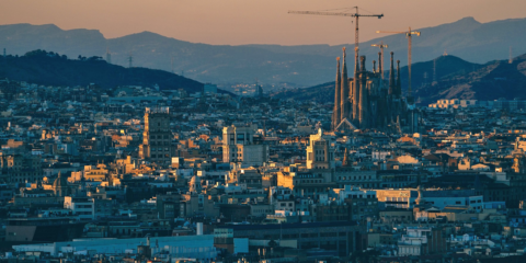 Despliegue eficiente de servicios municipales en la vía pública a través de Armario Inteligente: el ejemplo de Barcelona