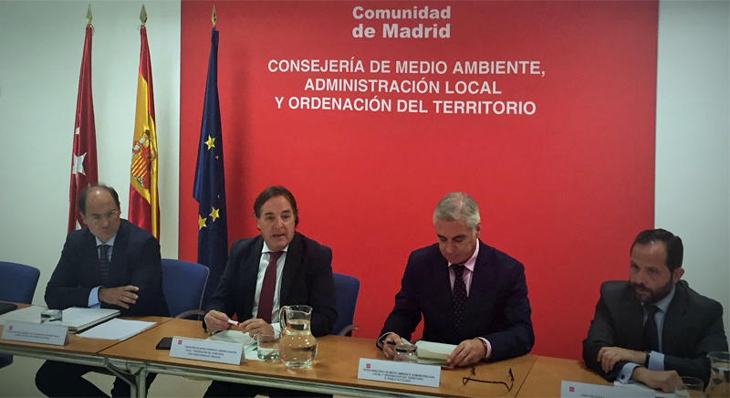 La primera Mesa de Movilidad Eléctrica de la Comunidad de Madrid acordó el desarrollo de una red de carga pública para vehículos eléctricos. 