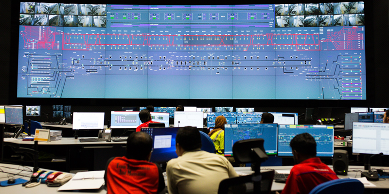 Sala de control del sistema automatizado sin conductor de los trenes de la línea 1 del metro de Kuala Lumpur.