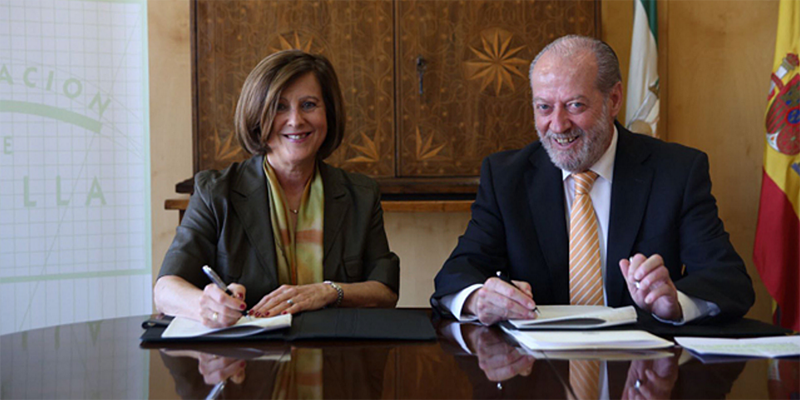 La consejera de Igualdad y Políticas Sociales de la Junta de Andalucía, María José Sánchez Rubio, y el presidente de la Federación Andaluza de Municipios y Provincias (FAMP), Fernando Rodríguez Villalobos presentaron el Foro Andaluz de Gobiernos Locales y Procesos Participativos.