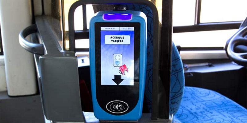 Las nuevas validadoras sin contacto que se están instalando en los autobuses de Madrid están diseñadas con criterios de Accesibilidad y en el futuro permitirán pagar mediante códigos QR.