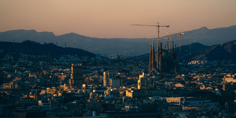 Los algoritmos de Inteligencia Artificial predicen los episodios de contaminación en las ciudades y ayudan a la Administración Pública a tomar decisiones para prevenir problemas de salud. Imagen: Barcelona.