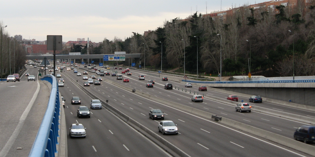 Para desarrollar el proyecto sobre sistemas inteligentes de transportes en la M-30 de Madrid se instalarán dispositivos para al recolección de datos en unos 120 vehículos.