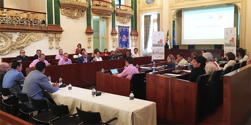 Reunión de la Red de Urbanismo Sostenible e Inteligente Urbansol en la Diputación de Badajoz.