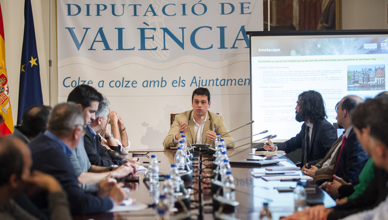 La Diputación de Valencia presentó su proyecto de smart cities, al que se han unido los municipios de Torrent y Paterna. El fin último es construir una provincia inteligente. 