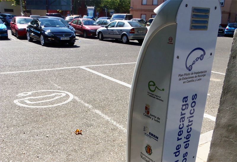 Sectores profesionales como el taxi o el reparto de última milla y establecimientos como hoteles y centros comerciales pueden beneficiarse de las ayudas enmarcadas en el proyecto Remourban para incentivar el coche eléctrico en Valladolid.