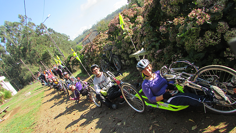 Los peregrinos han recorrido 40 kilómetros del Camino de Santiago en bicicletas adaptadas y con dispositivos conectados con tecnología de geolocalización, que han hecho más accesible las etapas.