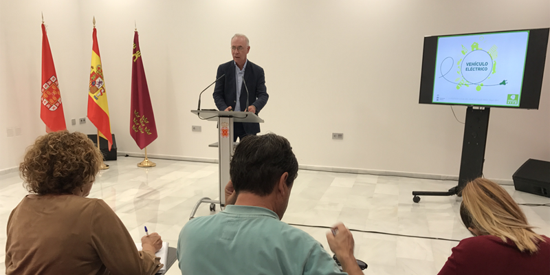 Presentación de las ayudas destinadas a fomentar la movilidad eléctrica y la eficiencia energética en el Ayuntamiento de Murcia. 