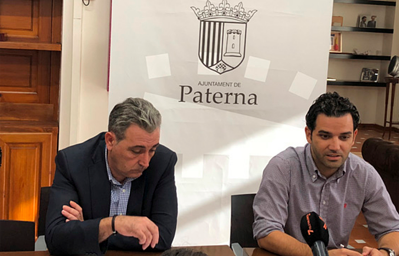 El alcalde de Paterna, Juan Antonio Sagredo, y el concejal de Promoción Económica, José Mª Martínez, explicaron el proyecto de adopción de un Sistema de Información Geográfica (SIG) de sus cinco áreas industriales.