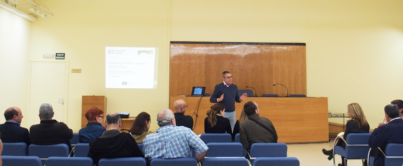 Primera de las reuniones con vecinos dentro del proceso participativo para el desarrollo de la Estrategia de la Villanueva, que el Ayuntamiento de Logroño presentará a la tercera convocatoria de Estrategias DUSI.