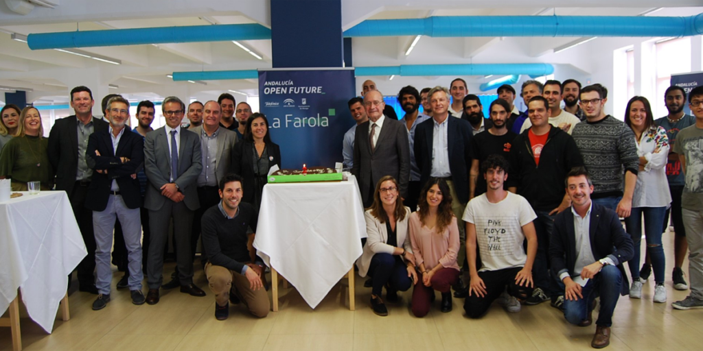 Celebración del segundo aniversario del centro La Farola, del programa Andalucía Open Future, donde más del 70% de las start ups que han pasado por el espacio siguen adelante con su idea innovadora.