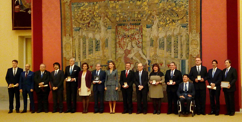 Autoridades y premiados junto a la reina Letizia en la entrega de los premios de Accesibilidad Universal de Municipios y Tecnologías de la Accesibilidad.