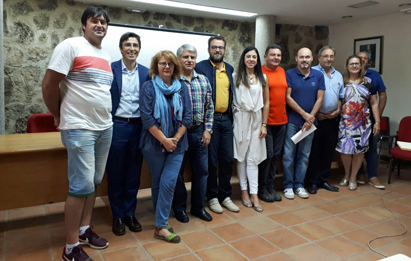Reunión con los alcaldes de la comarca del Valle del Jerte, en Extremadura, para hacerles partícipes del proyecto para la reconversión en Destino Turístico Inteligente.