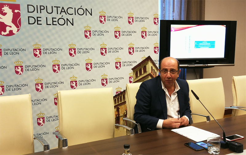 Francisco Castañón, vicepresidente de la Diputación de León, explica la puesta en marcha de una plataforma de Administración Electrónica para todos los ayuntamientos de la provincia de menos de 20.000 habitantes.