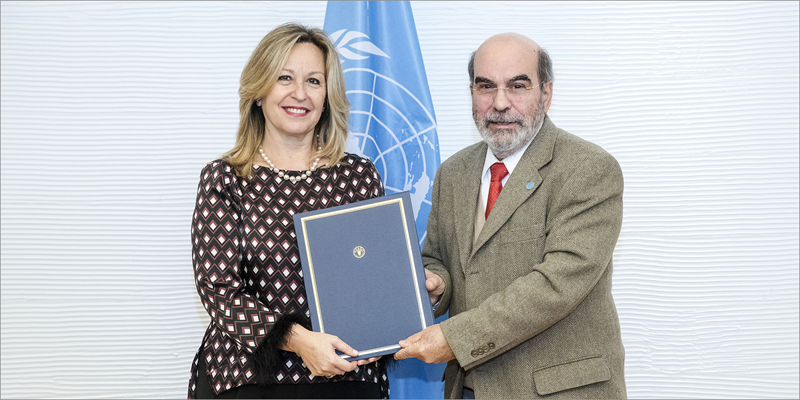 José Graziano da Silva, director general de la FAO, y Trinidad Jiménez, directora global de Estrategia de Asuntos Públicos de Telefónica, firmaron el convenio para aplicar IoT, Inteligencia Artificial y Big Data en entornos rurales y alerta temprana.