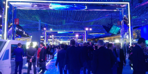 Una columna de iluminación inteligente que ofrece banda ancha y servicios de Smart City