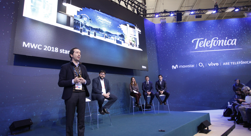 Vicente Muñoz, director de IoT de Telefónica presentando la propuesta de Industria 4.0 para fabricar coches con tecnología IoT, Blockchain y 5G.