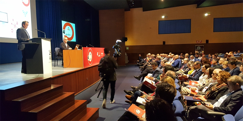 IV Foro de Alcaldes de la Provincia celebrado en Zaragoza, donde se anunció la puesta en marcha de los escritorios virtuales y el archivo electrónico provincial para facilitar la implantación de la administración electrónica en los ayuntamientos.