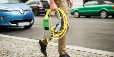 Londres aplica un piloto por el que las farolas se transforman en puntos de recarga para coches eléctricos