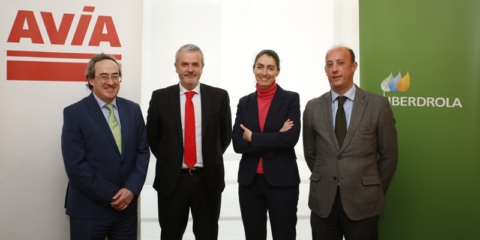 Los puntos de recarga rápida de Iberdrola llegarán a las gasolineras de AVIA Energías