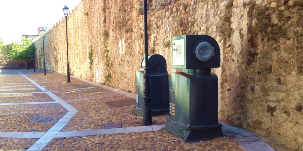 Buzones renovados en los sistemas de recogida neumática de residuos de Envac, dentro del plan de actualización que está llevando a cabo en varias ciudades españolas.