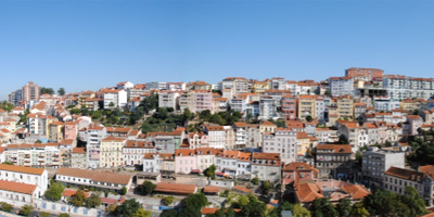 Imagen del perfil de la ciudad portuguesa de Coimbra. La empresa pública Aguas de Coimbra ha iniciado la segunda fase de instalación de los contadores de agua inteligentes.