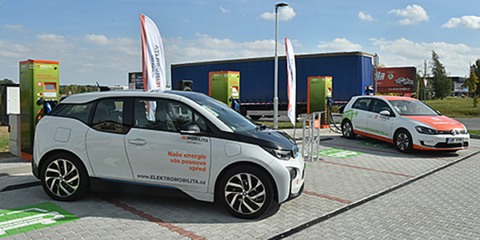 Una red de electrolineras de carga rápida, uno de los factores que impulsan la movilidad eléctrica en República Checa