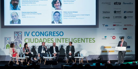 Mesa Redonda Retos y perspectivas de futuro gracias a la conectividad: Ciudades Smart 5G y otras alternativas