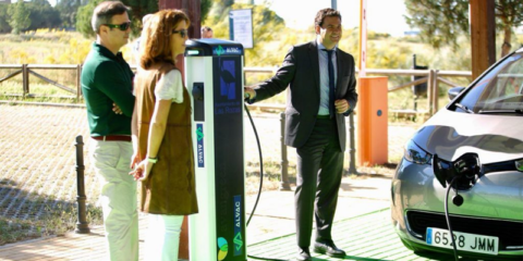 Las Rozas instala un punto de recarga gratuito para vehículos eléctricos alimentado con energía solar