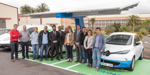 En la Universidad de La Laguna se puede recargar el coche eléctrico con energía de una marquesina fotovoltaica