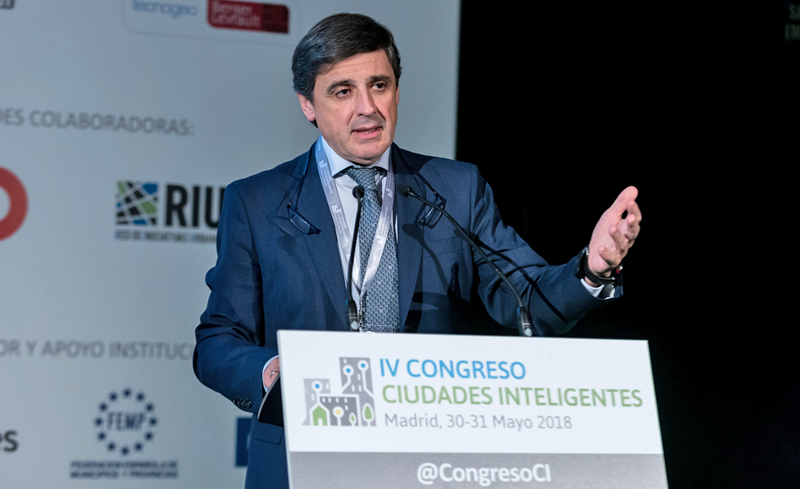 Enrique Martínez Marín, nuevo presidente de Segittur, durante su conferencia magistral sobre el Plan Nacional de Territorios Inteligentes en el IV Congreso Ciudades Inteligentes.