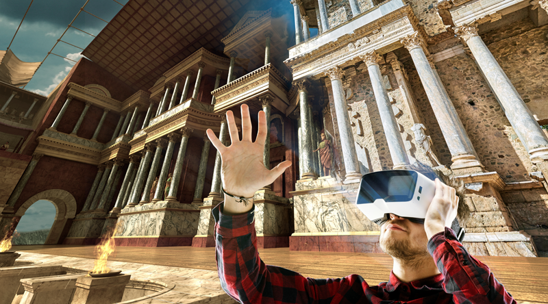 A través de unas gafas de realidad virtual o mediante una aplicación en cualquier dispositivo móvil, es posible viajar al pasado en las visitas al teatro y anfiteatro romano de Mérida (Badajoz).