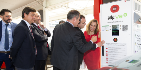 La movilidad eléctrica llega al aeropuerto de Asturias con un punto de recarga rápida