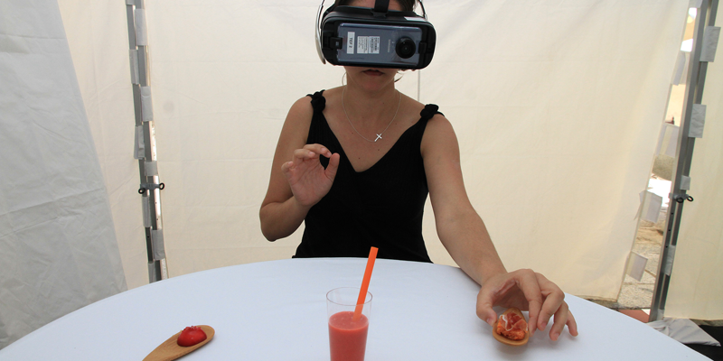 Caso de uso del proyecto "Tapas en..." por el que mediante realidad inmersiva, se ofrece una nueva experiencia que une realidad virtual y gastronomía.